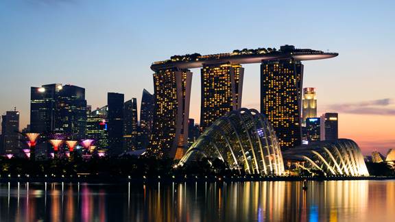 Sunset view of the Marina Bay complex in Singapore