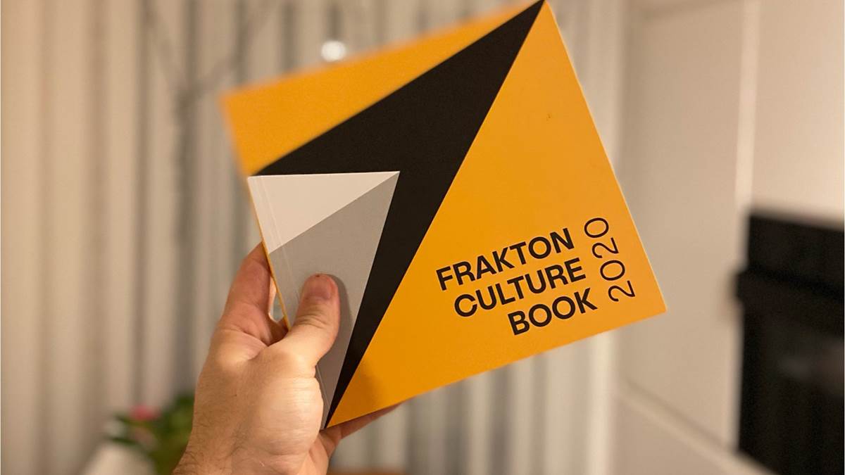 Employee holding the Frakton culture book 2020